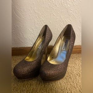 Im seeking these STEVE MADDEN glitter high heels. SO cute. She has a name too.